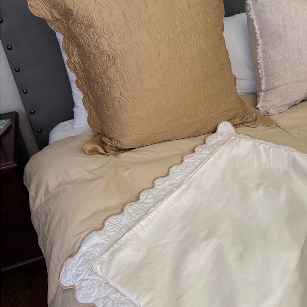 Elegant Tan and White Quilted Bedding Set - Picture 2 of 4